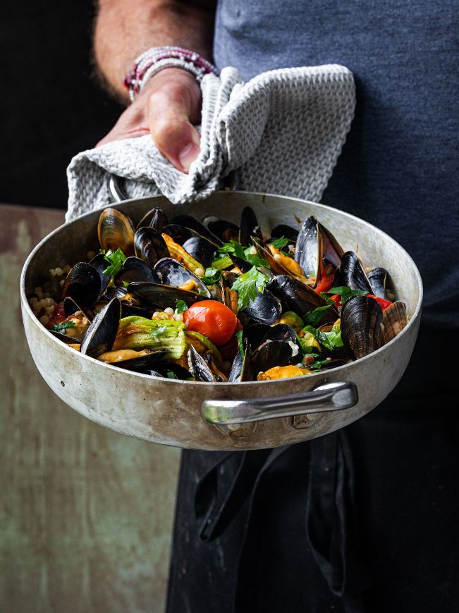 Teaser Cozze mit Fregola sarde Rezept Teaser Cozze mit Fregola sarde Rezept