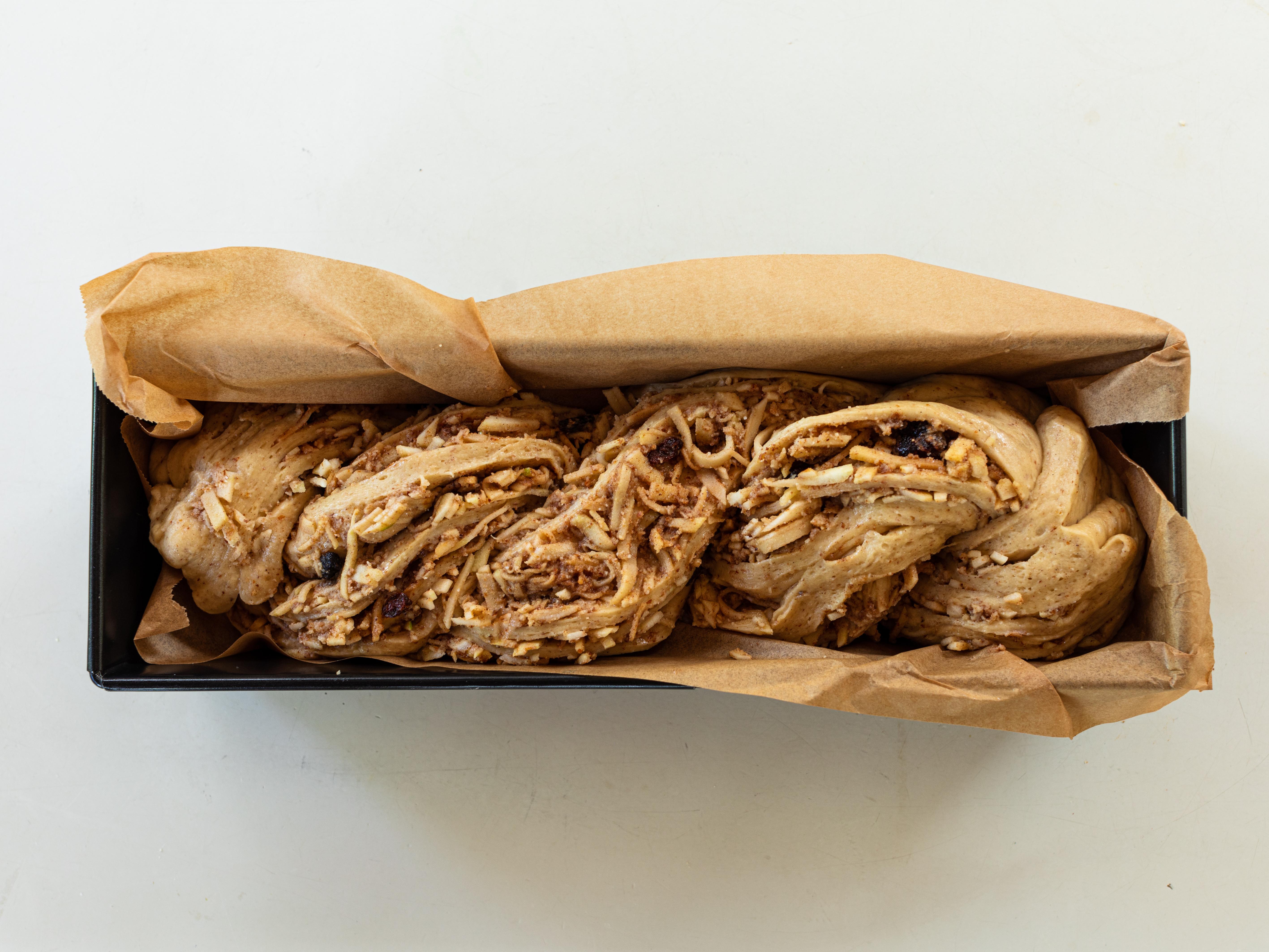 Schritt 3:  Teig für Apfel-Mandel-Zopf ausrollen und füllen 