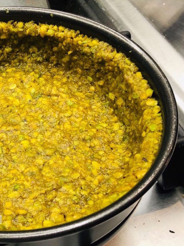 Glutenfreier Cheesecake mit Labneh, Pistazien und Beeren Rezept 3