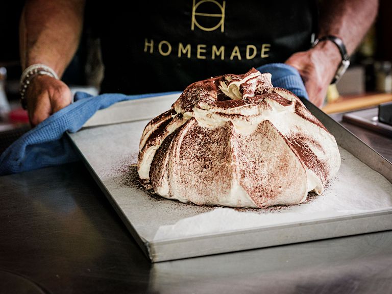 Schritt 3: Das Backblech in den Ofen schieben Schritt 3: Das Backblech in den Ofen schieben