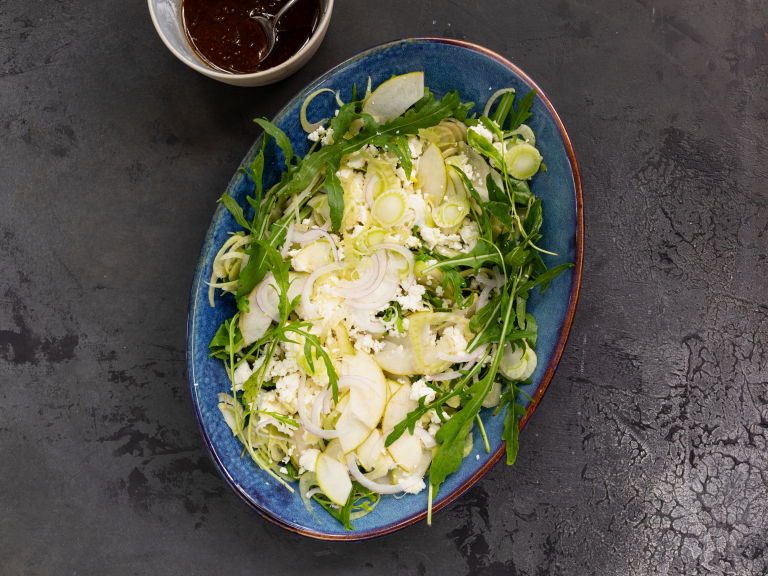 Schritt 3: Fenchel-Rucola Salat zusammenstellen