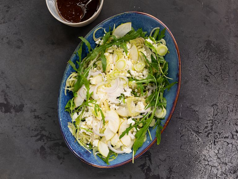 Schritt 3: Fenchel-Rucola Salat zusammenstellen Schritt 3: Fenchel-Rucola Salat zusammenstellen