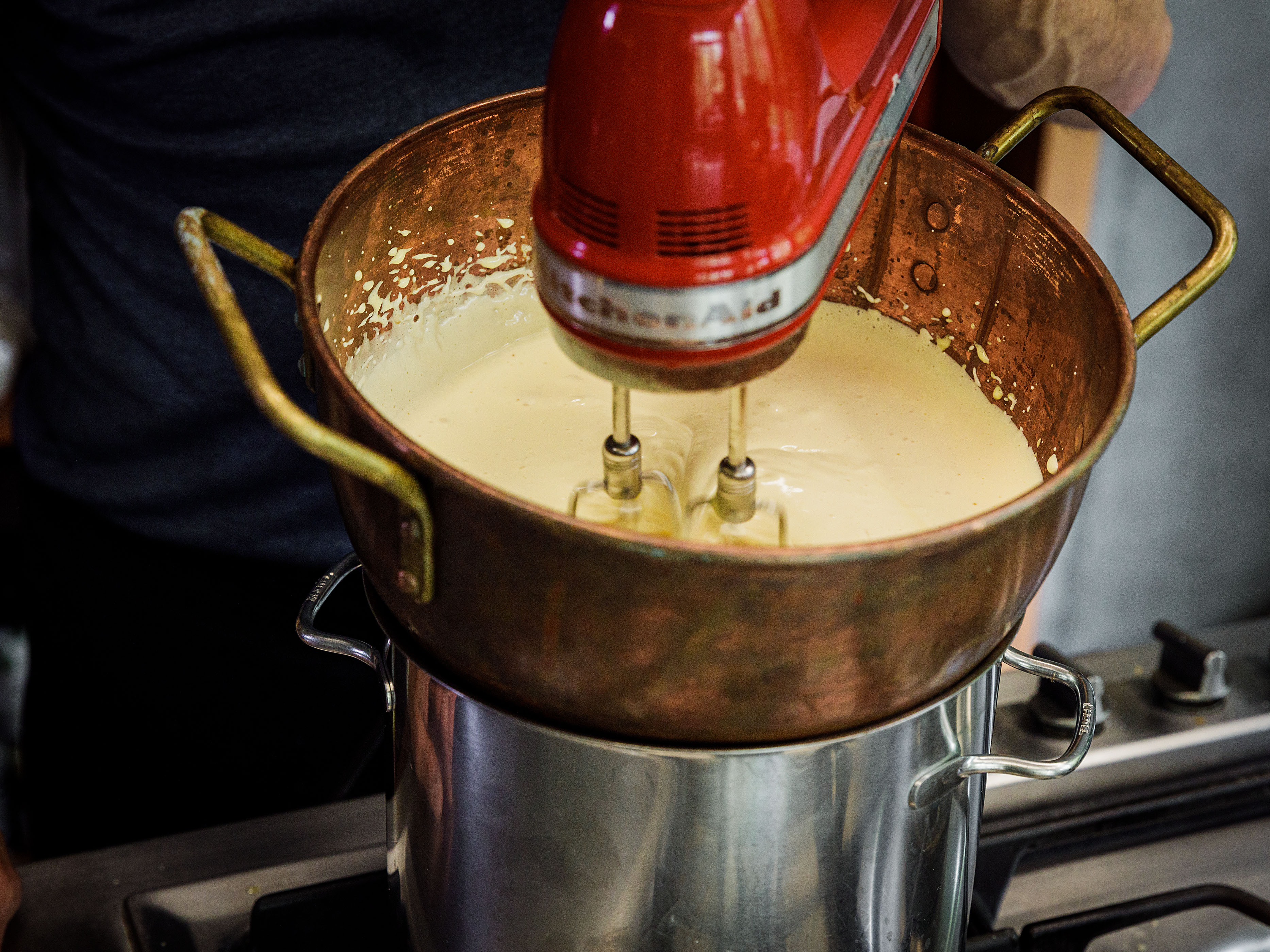 Schritt 2:  Creme für Gelato allo zabaglione kochen