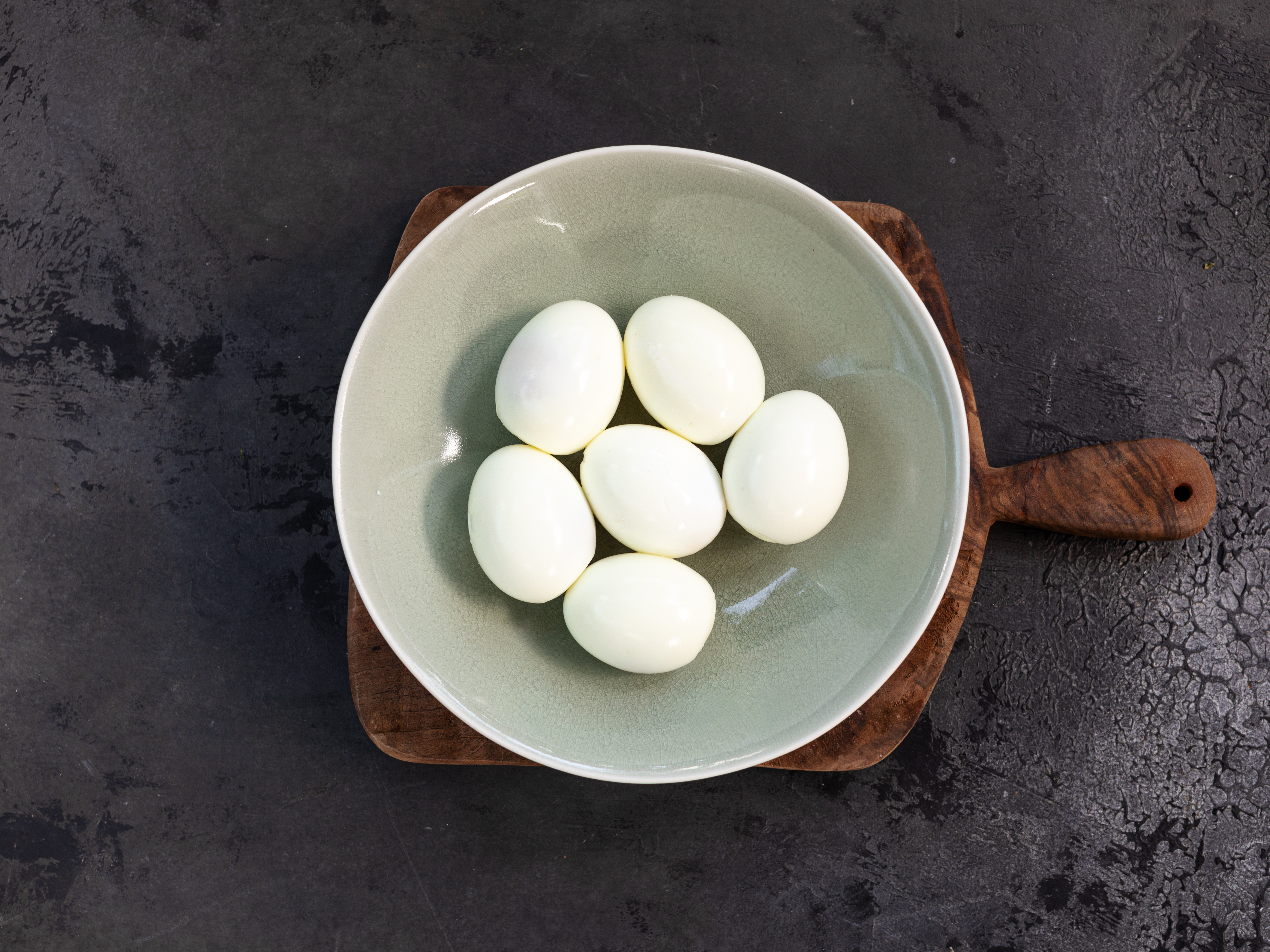 Schritt 3: Eier für Gefüllte Eier mit Guacamole vorbereiten 