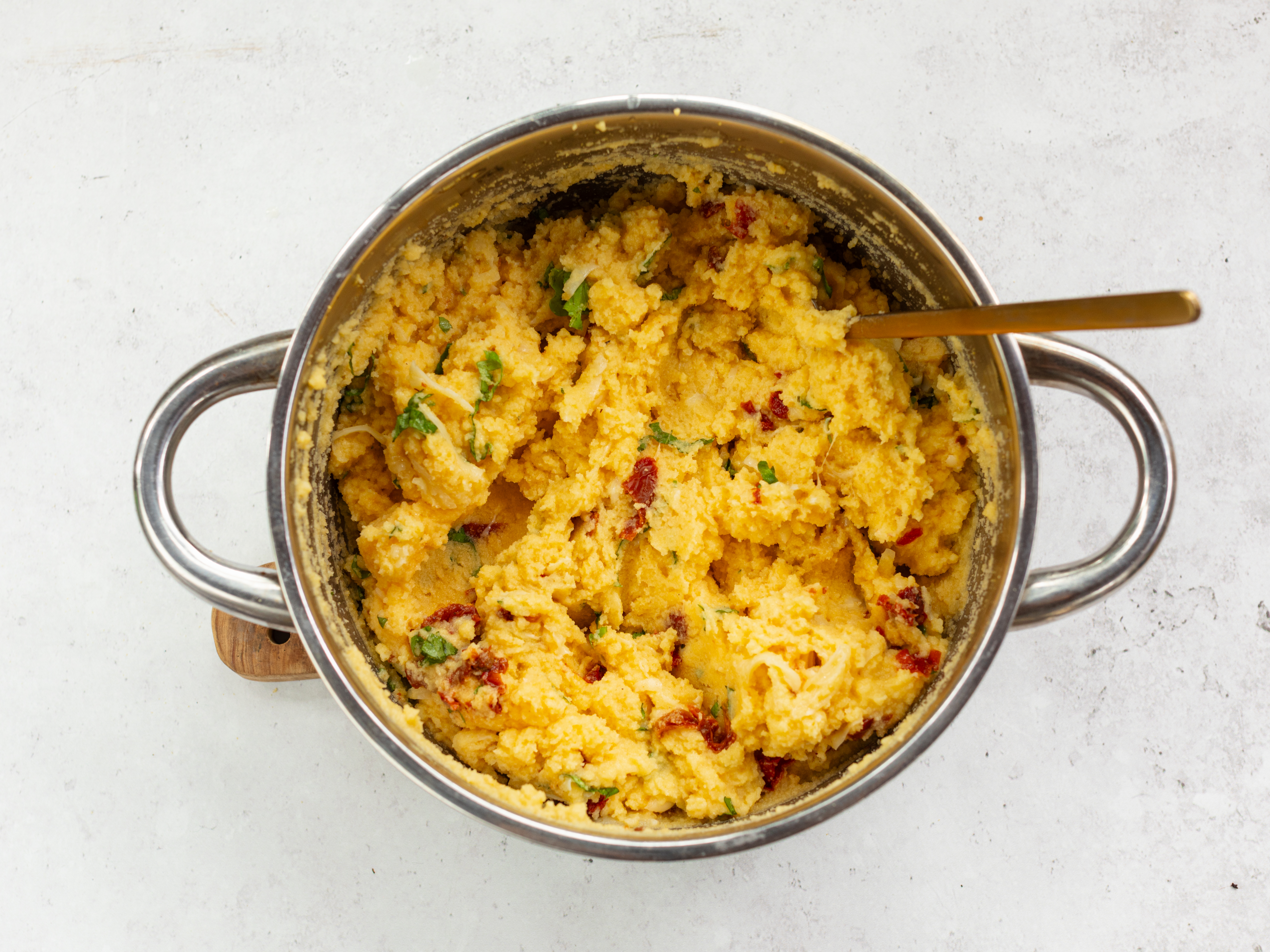 Schritt 2: Polenta für Knusprige Polenta-Taler verfeinern 