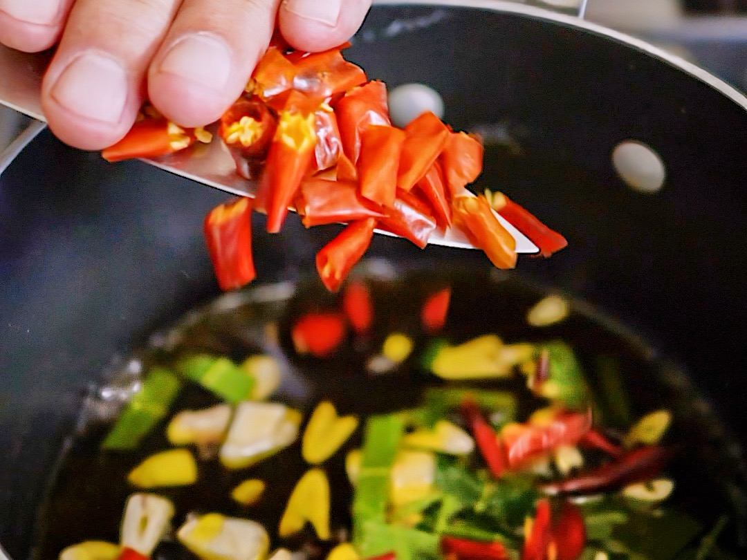 Schritt 2: Sauce für Piri Piri Perlhuhn zubereiten 