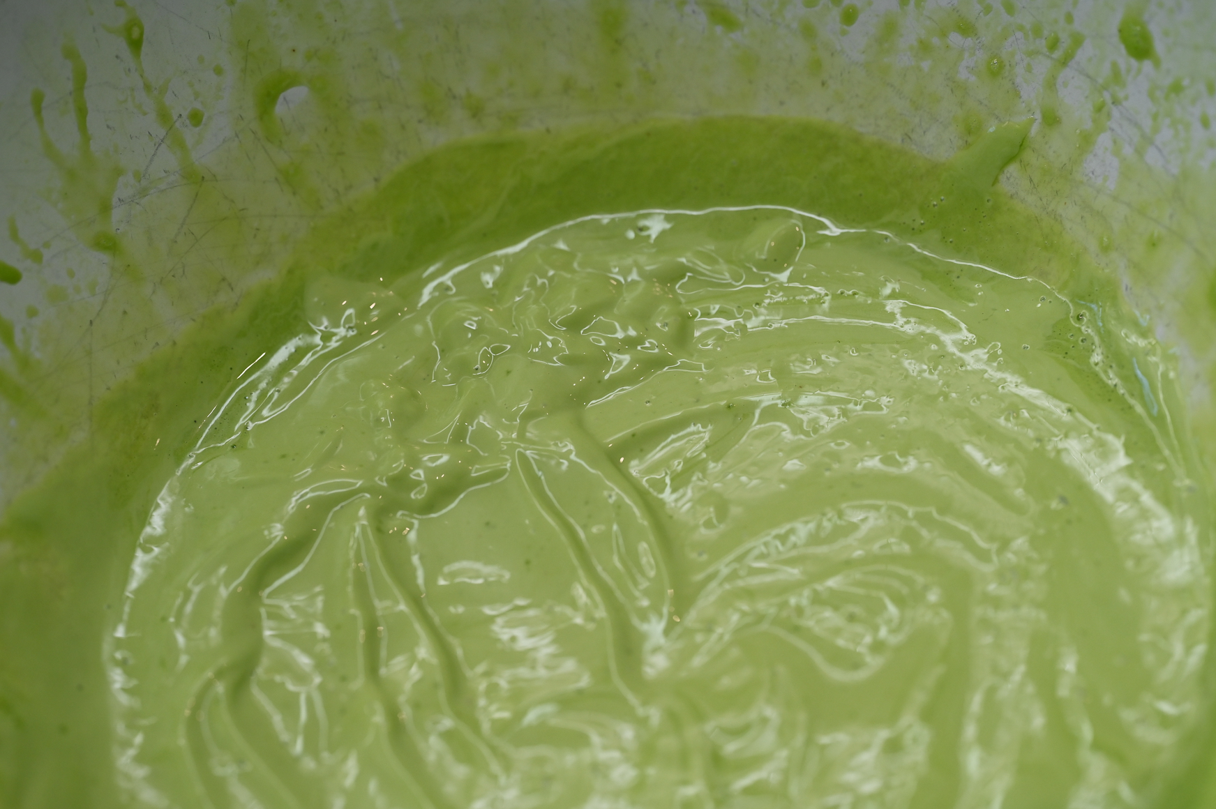 Schritt 3: Alle Zutaten in einen Mixbecher geben und die Mayonnaise mit dem Stabmixer aufmixen