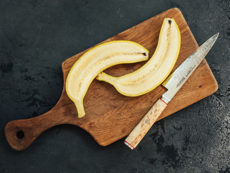 Schritt 2: Banane für Schoko-Banane Porridge karamellisieren