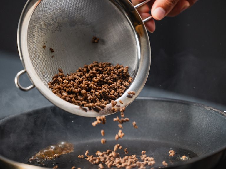 Schritt 1: Sauce ansetzen Schritt 1: Sauce ansetzen