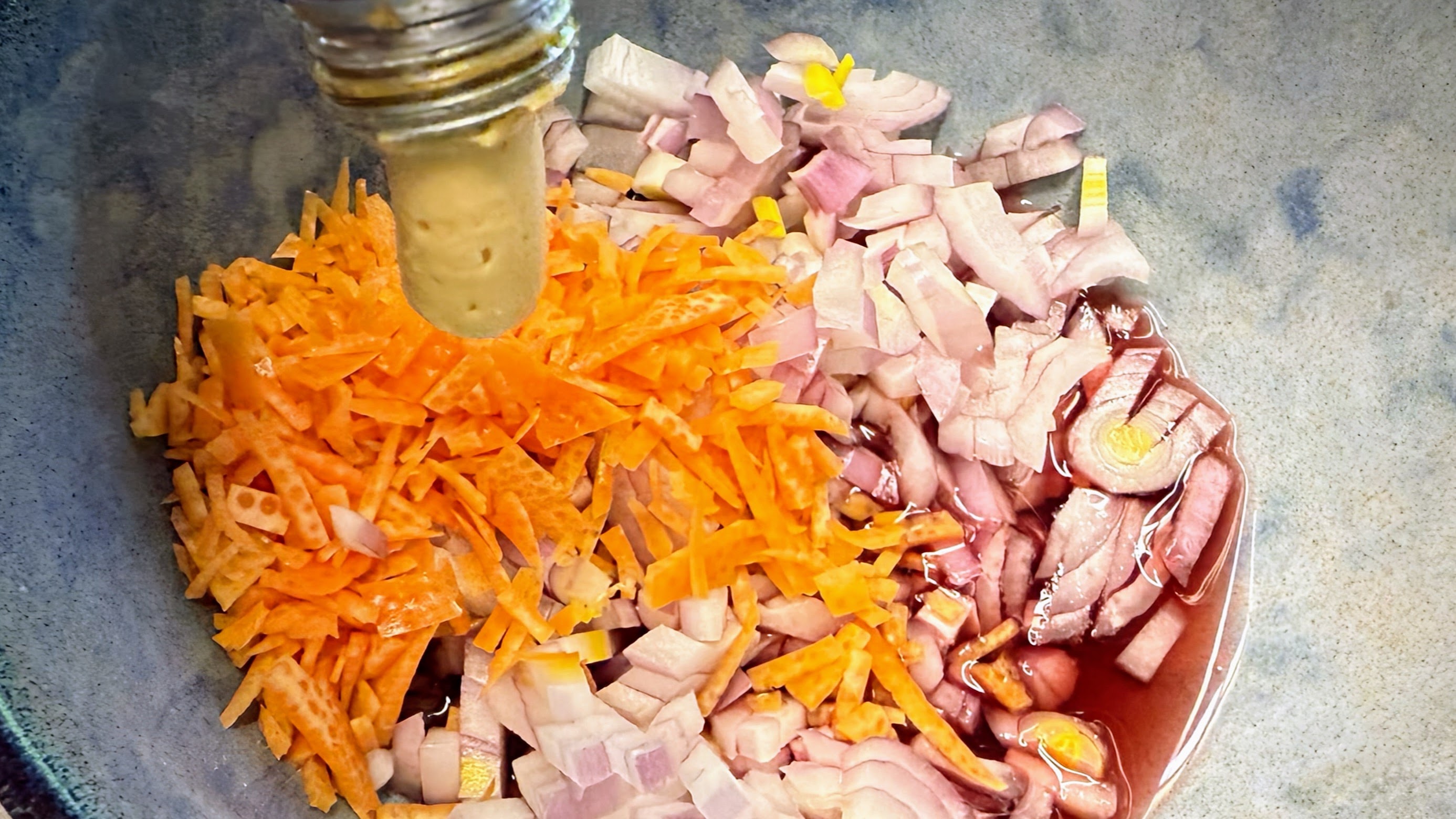 Schritt 2: Vinaigrette für Fenchelsalat mit Birnen und Grapefruit-Schalotten Vinaigrette zubereiten