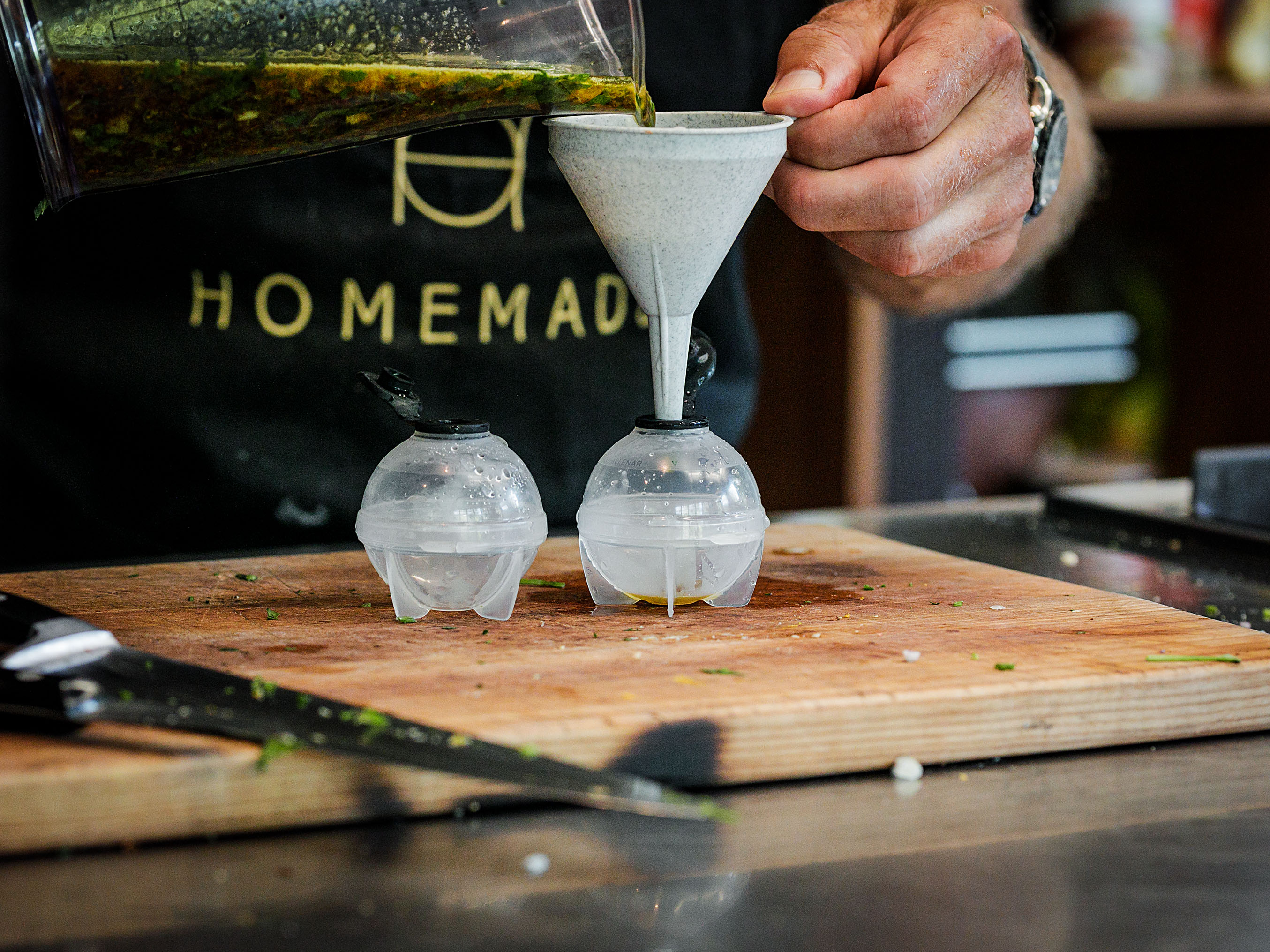 Schritt 2: Die Suppenkugeln formen.