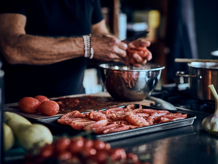 Schritt 1: Tomaten für Gerösteten Kürbis mit Yuzu-Joghurt schmoren Schritt 1: Tomaten für Gerösteten Kürbis mit Yuzu-Joghurt schmoren