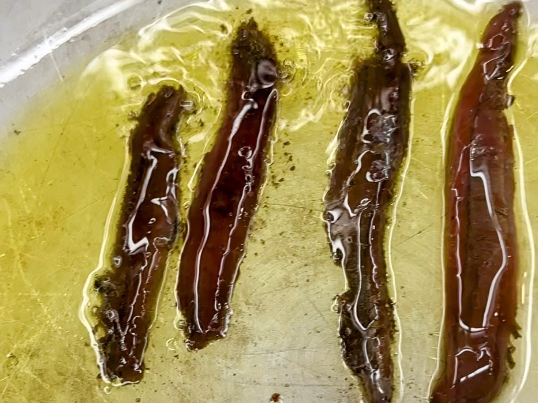 Schritt 2: Spaghetti mit Sardellen-Kapern-Sugo vermengen