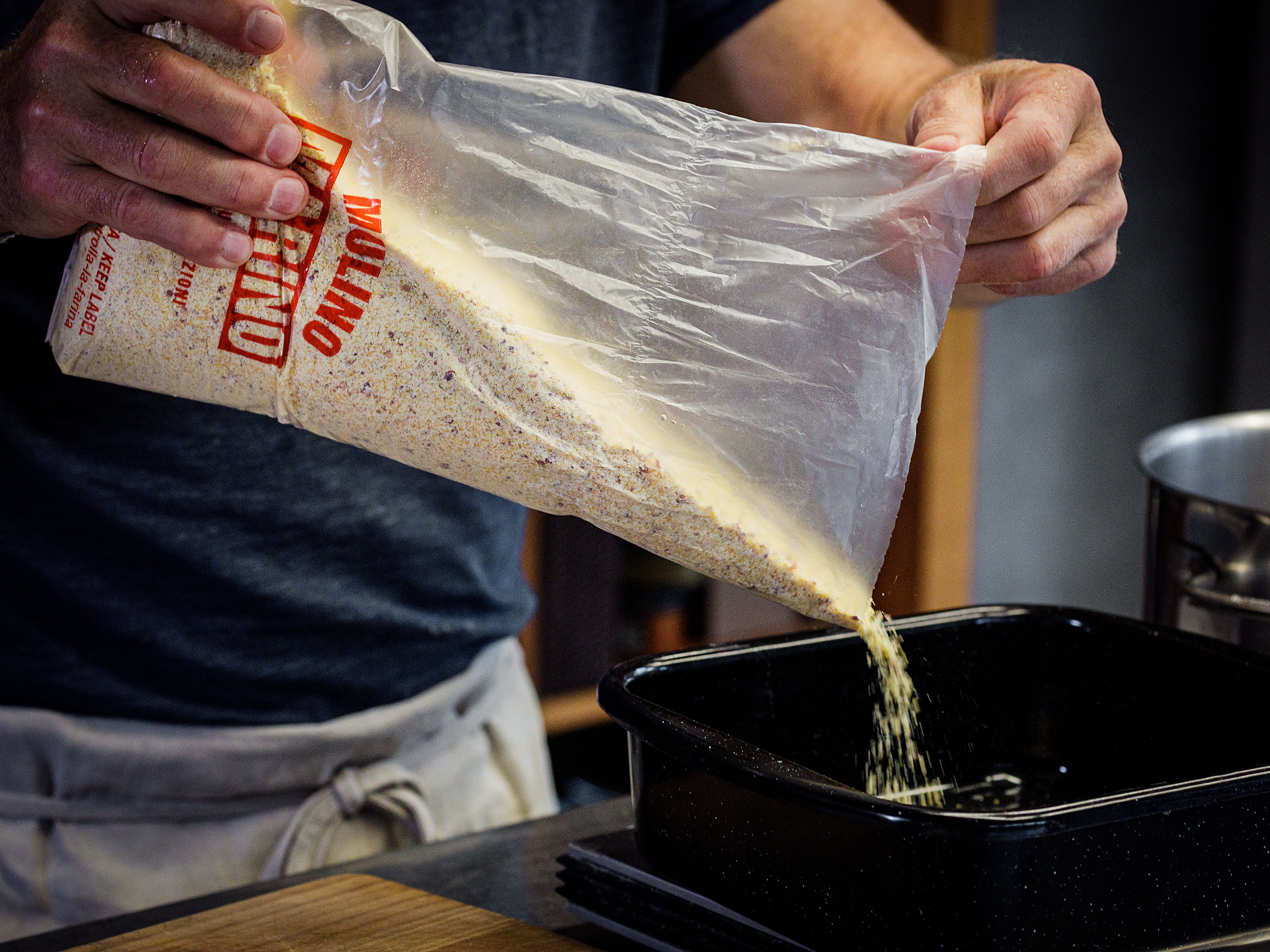 Schritt 1:  Bramata für Bramata mit Nussbutter rösten 