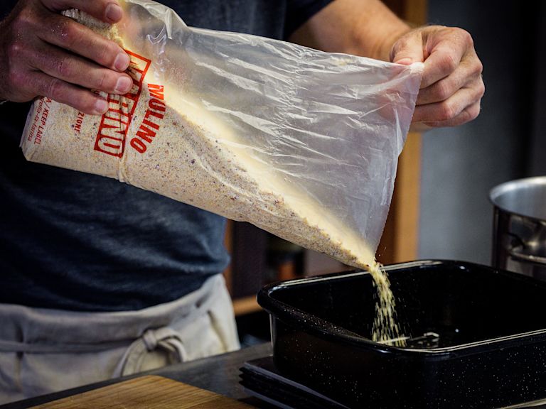 Schritt 1: Bramata für Bramata mit Nussbutter rösten Schritt 1: Bramata für Bramata mit Nussbutter rösten