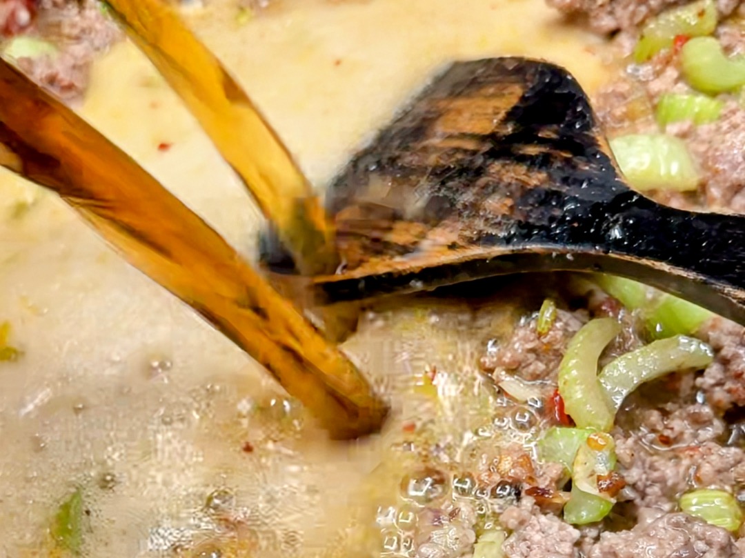 Schritt 2: Fleisch und Gemüsemischung für Chili con Carne schmoren