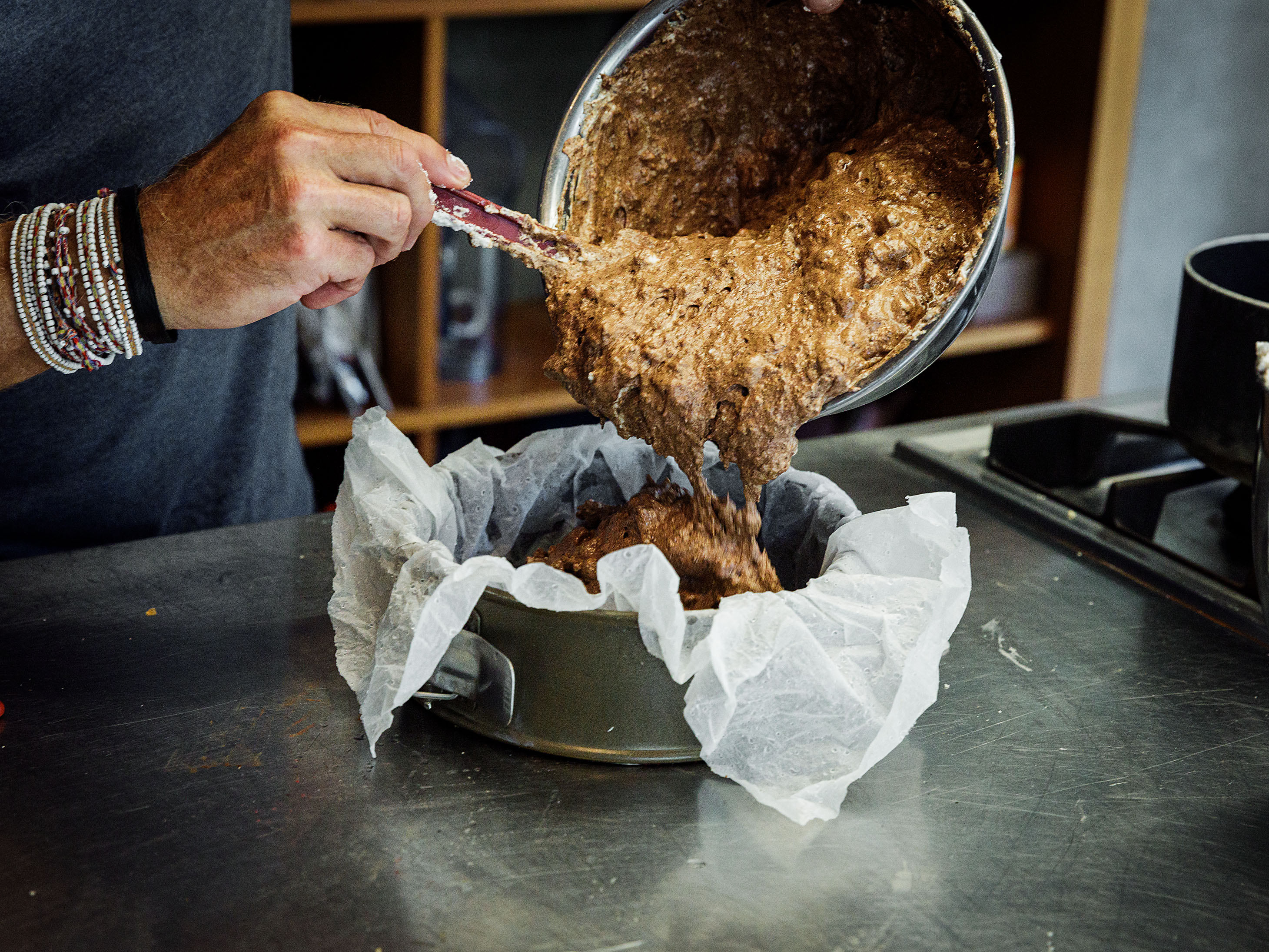 Schritt 3: Füllung für Glutenfreien Schoko-Haselnuss-Buttermilch-Kuchen zubereiten und Schokoladenkuchen backen