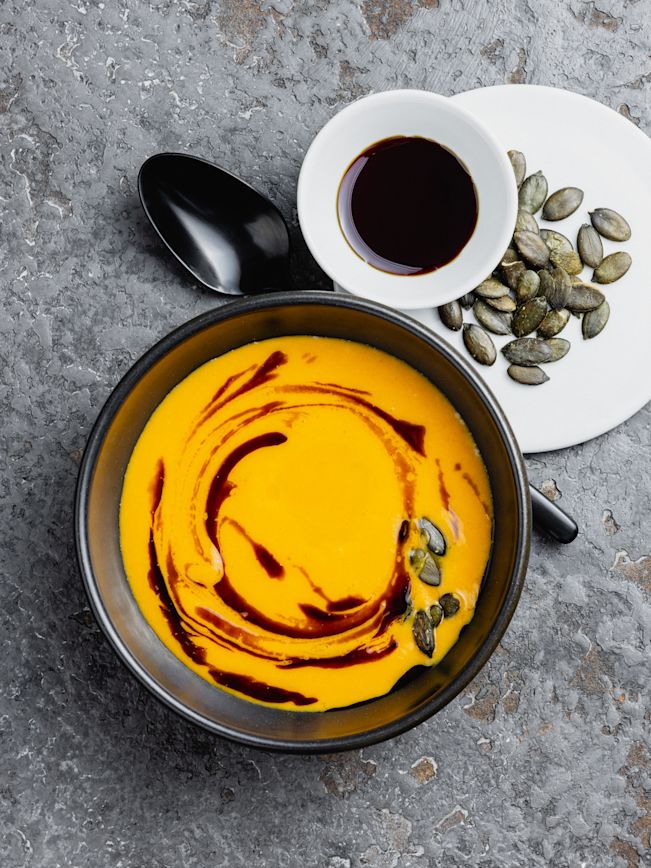 Würzige Kürbissuppe mit Kokos und Curry Rezept Würzige Kürbissuppe mit Kokos und Curry Rezept