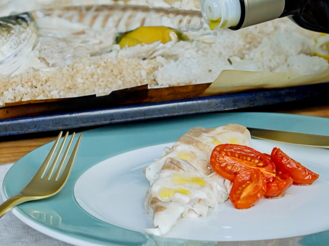 Schritt 4:  Fisch in Salzkruste anrichten und servieren