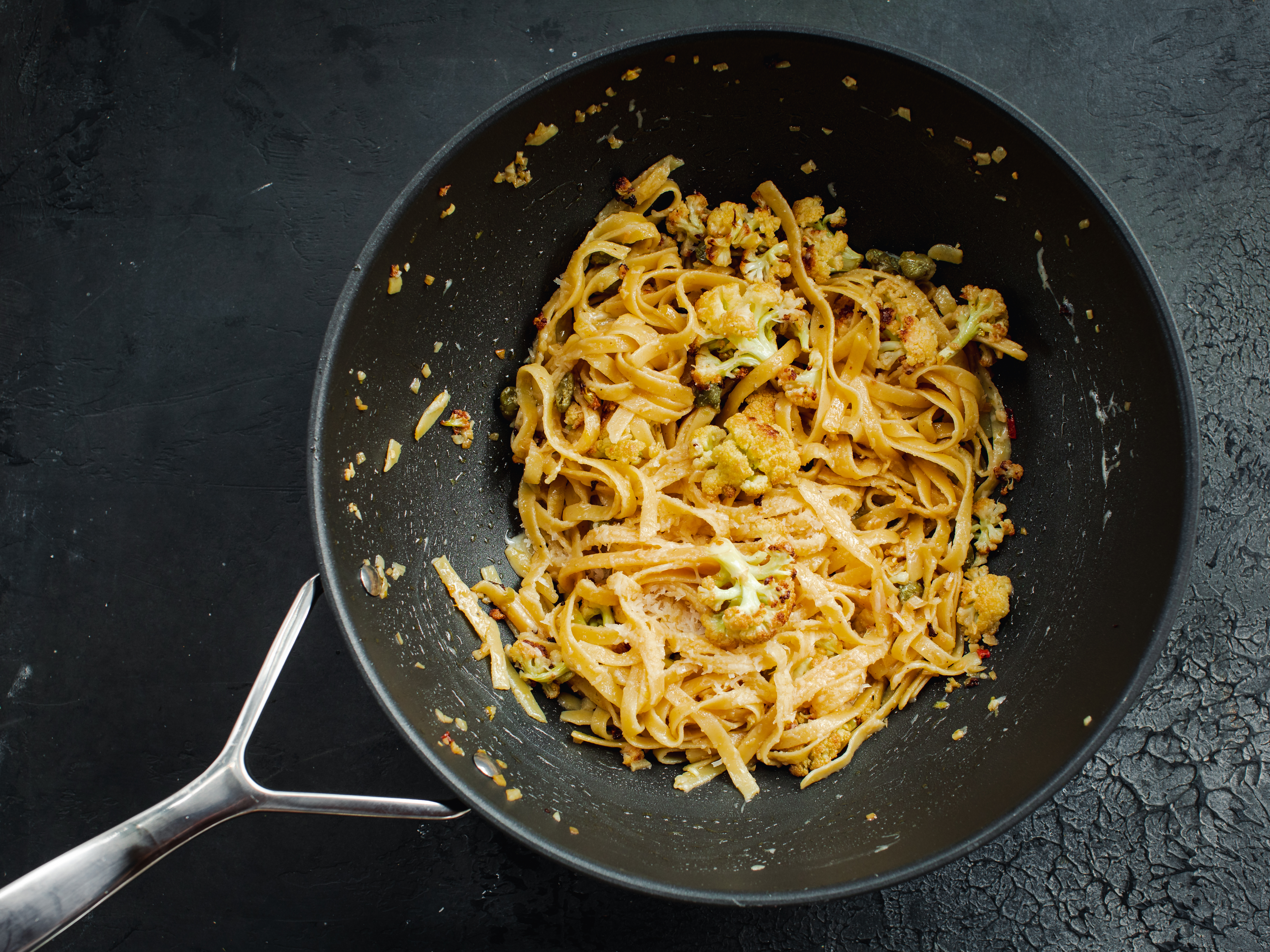 Schritt 2: Pasta mit geröstetem Blumenkohl zubereiten