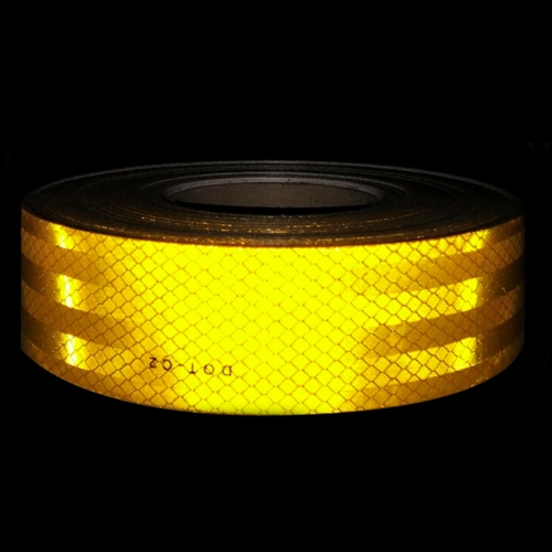 983 amarillo en oscuridad