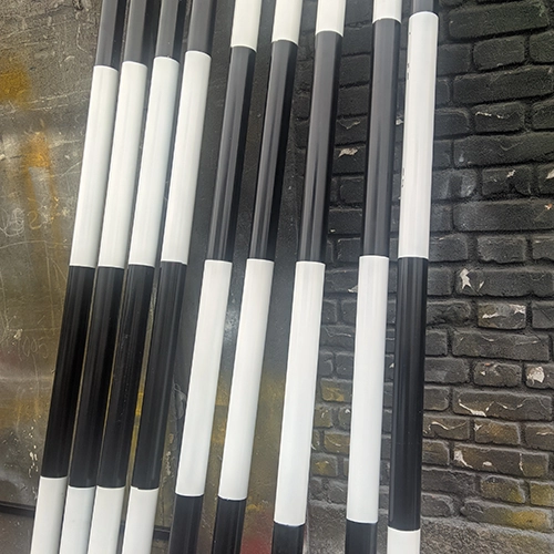 soporte metalicos para instalacion de senales viales pintando zebra cada 30cm