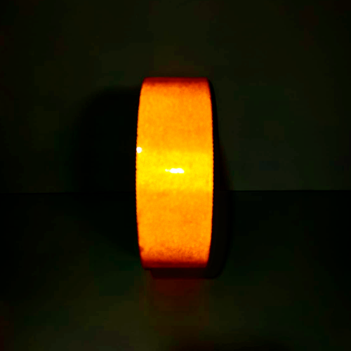 Grado ingenieria anaranjado en oscuridad