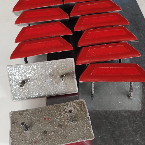 tachones rojos varios