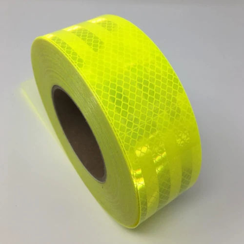 Cinta reflectiva Grado Diamante seria 983-23 color Amarillo limon fluorescente fondo gris