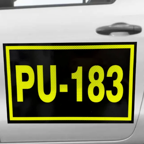 rotulos magnetico con lámina reflectiva 3M tipo XI instalado fondo negro