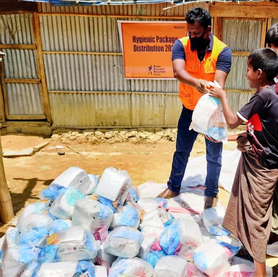 Hygiene supplies distribution among Rohingya