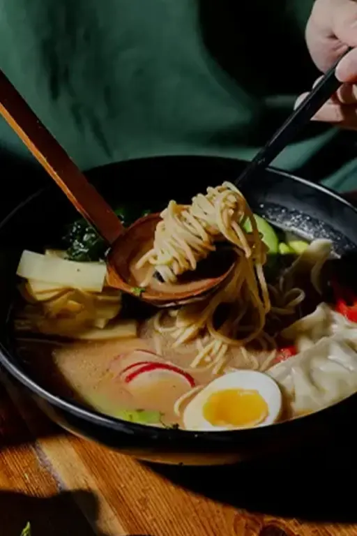A balanced bowl of protein, carbohydrates and vegetables
