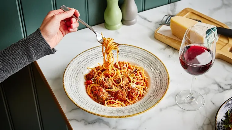 02 Mains Pasta Meatballs PC Desktop