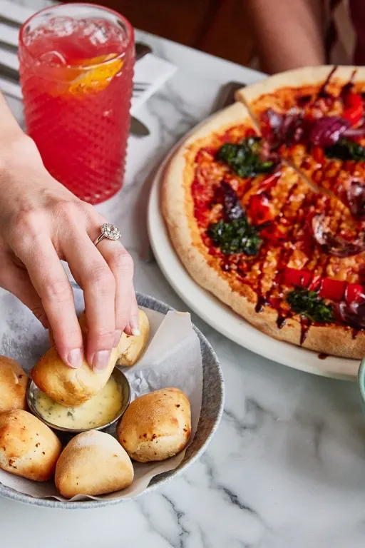 02 Mains Pizza Share Mobile