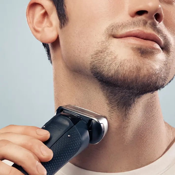 Rasatura potente ma delicata, anche su barbe folte Rasatura potente ma delicata, anche su barbe folte