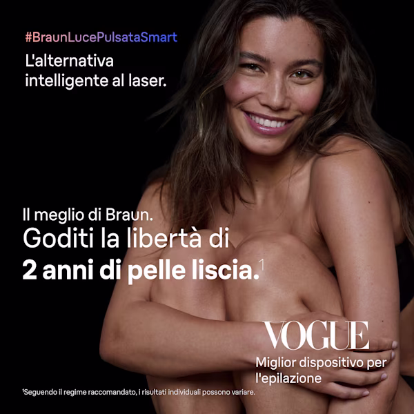 Immagine di una donna che apprezza la sua pelle e si gode la libertà di 2 anni di pelle liscia. Immagine di una donna che apprezza la sua pelle e si gode la libertà di 2 anni di pelle liscia.