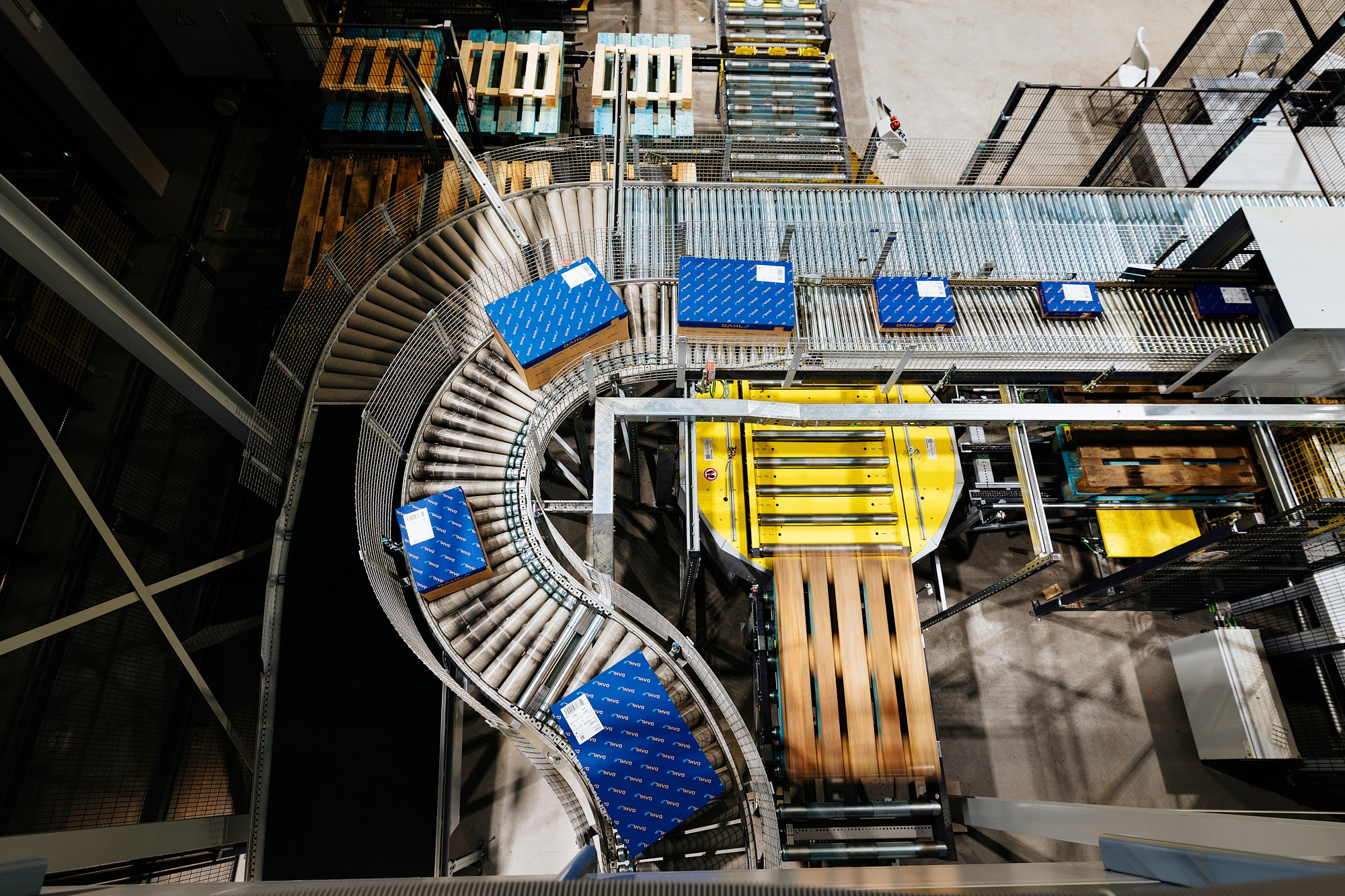 Bålsta transportbana kartong UNE5766.jpg px2000