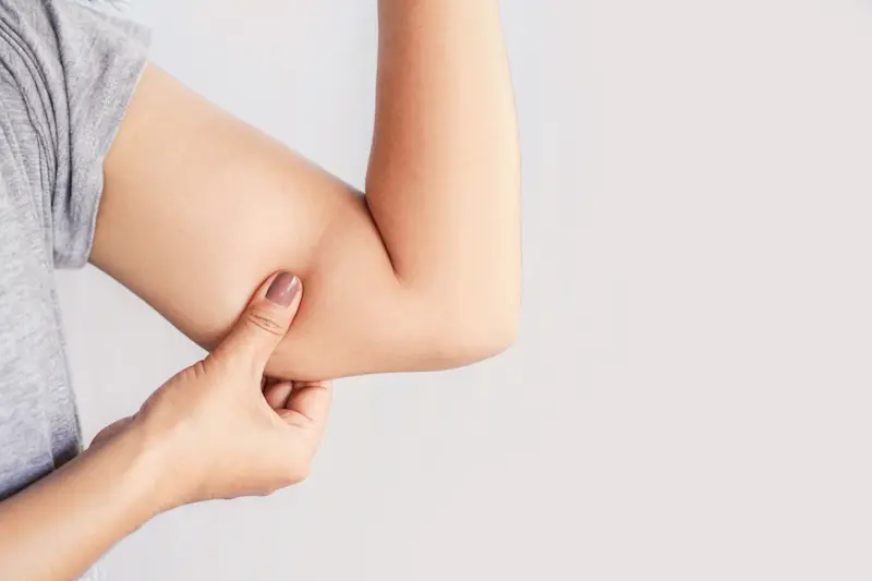 二の腕 たるみん