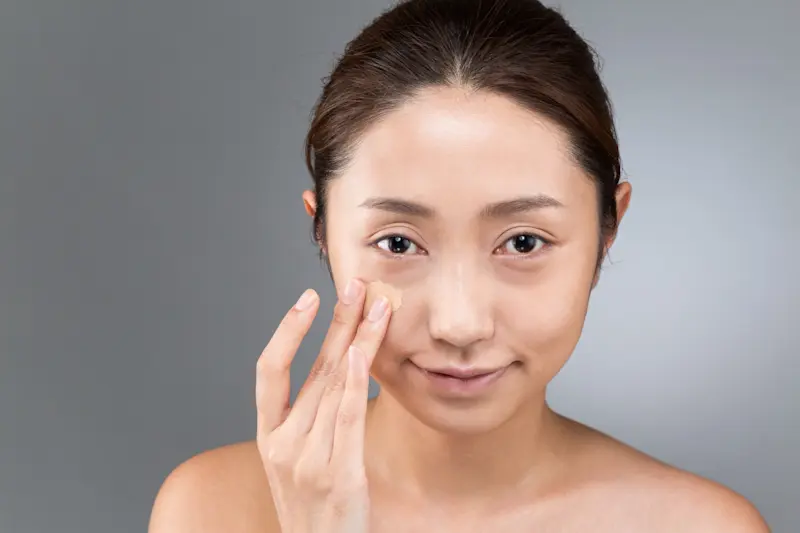 目の周りの化粧