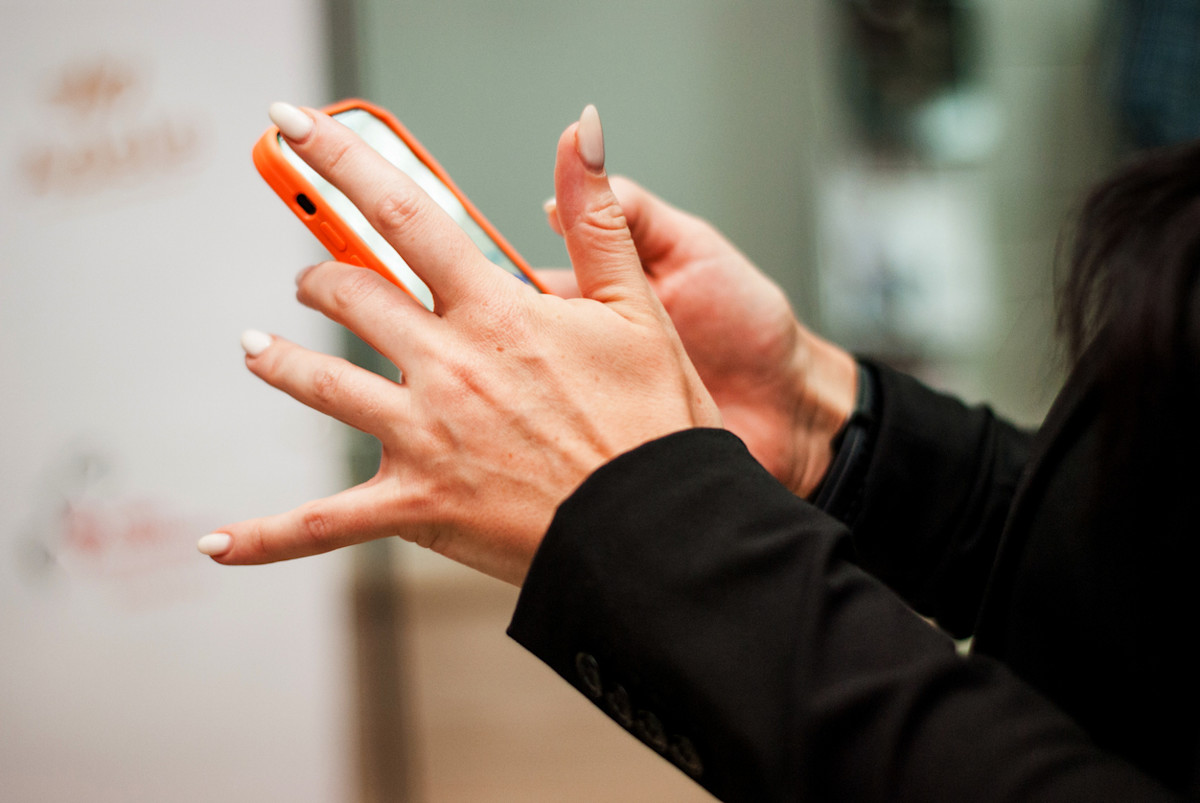 Smartphone Pinky Treatment and Prevention