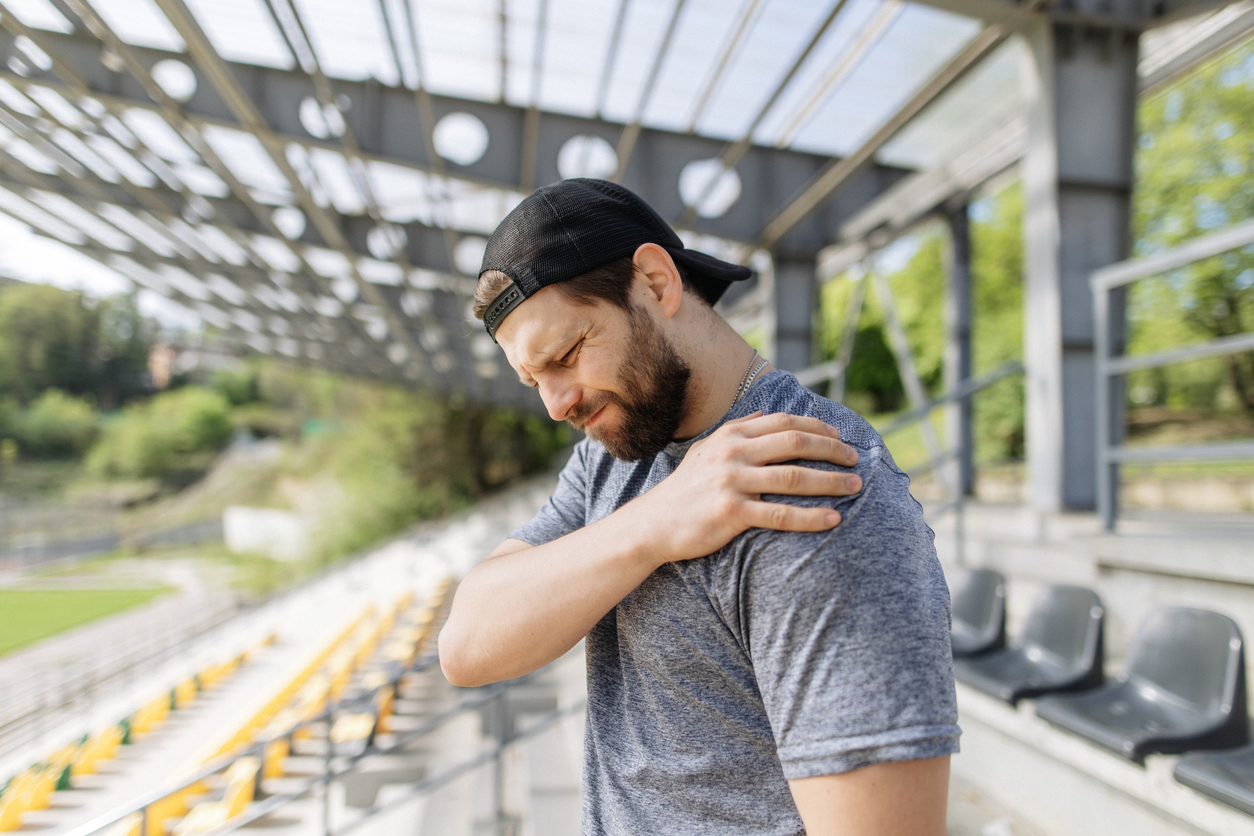men-feeling-rotator-cuff- strain