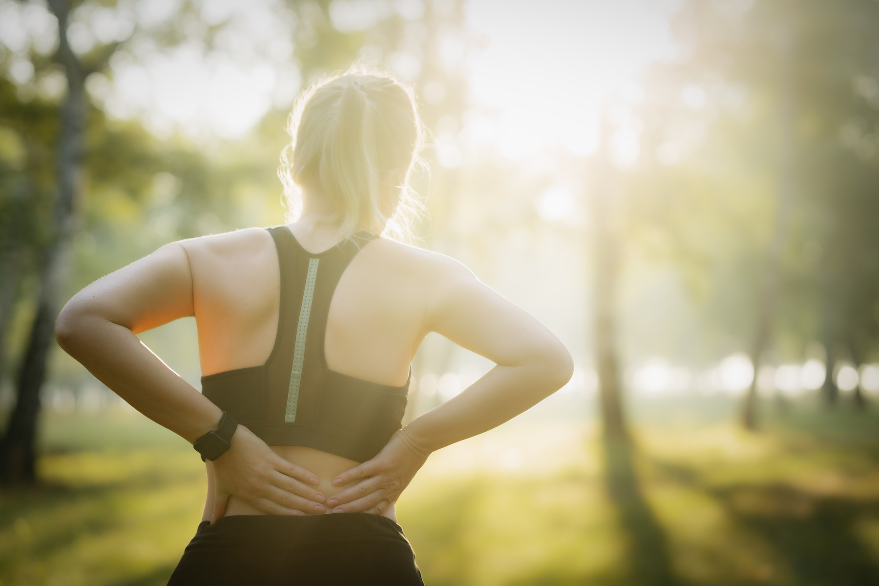 Back pain when breathing: causes and treatments