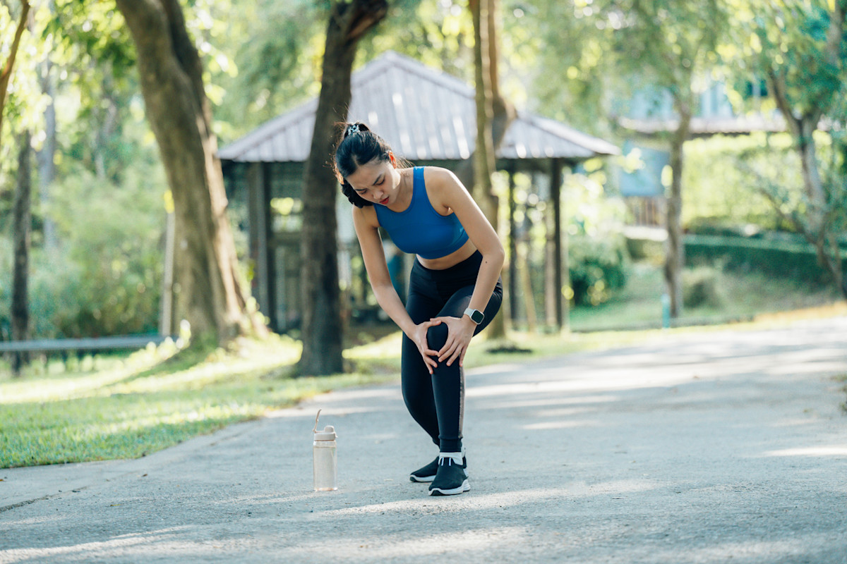 Pes anserine bursitis: symptoms, causes, and gentle knee exercises