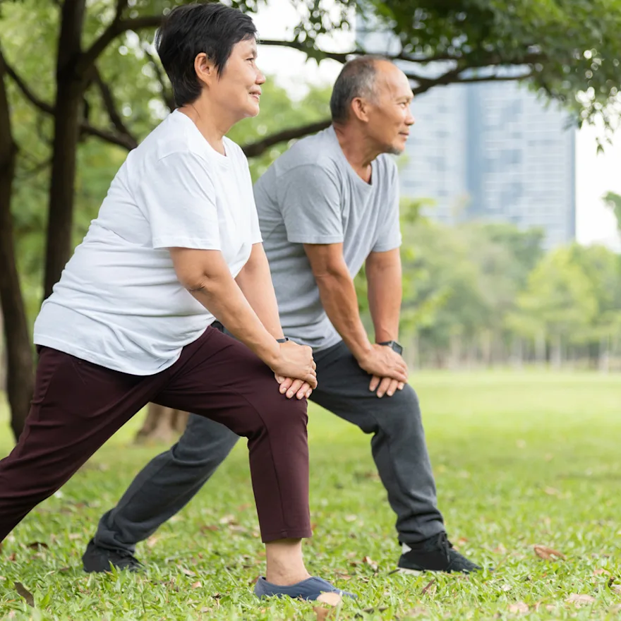 elderly-couple-working-out-in-the-park