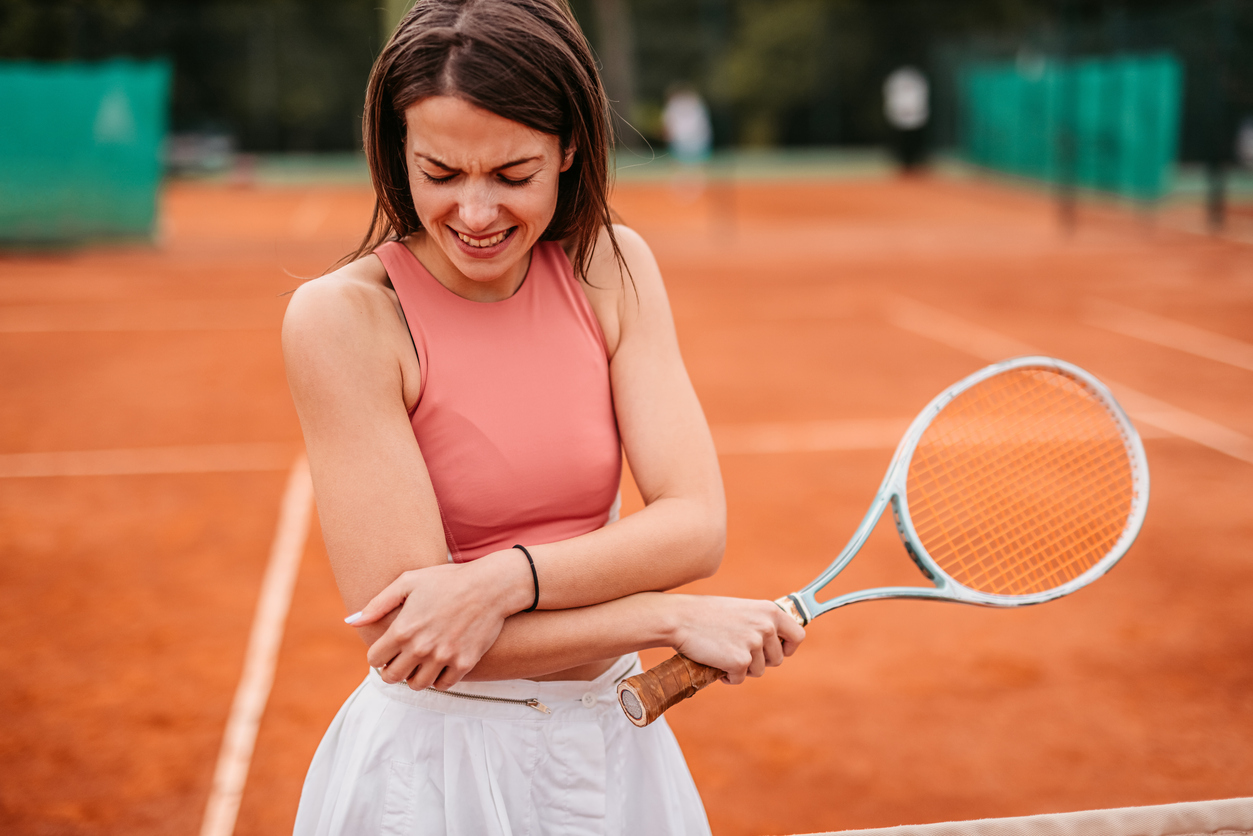 woman-playing-tennis-with-elbow-sprain