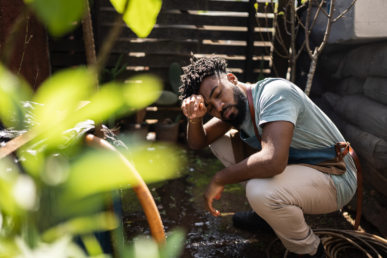 man feeling hip pain when squatting