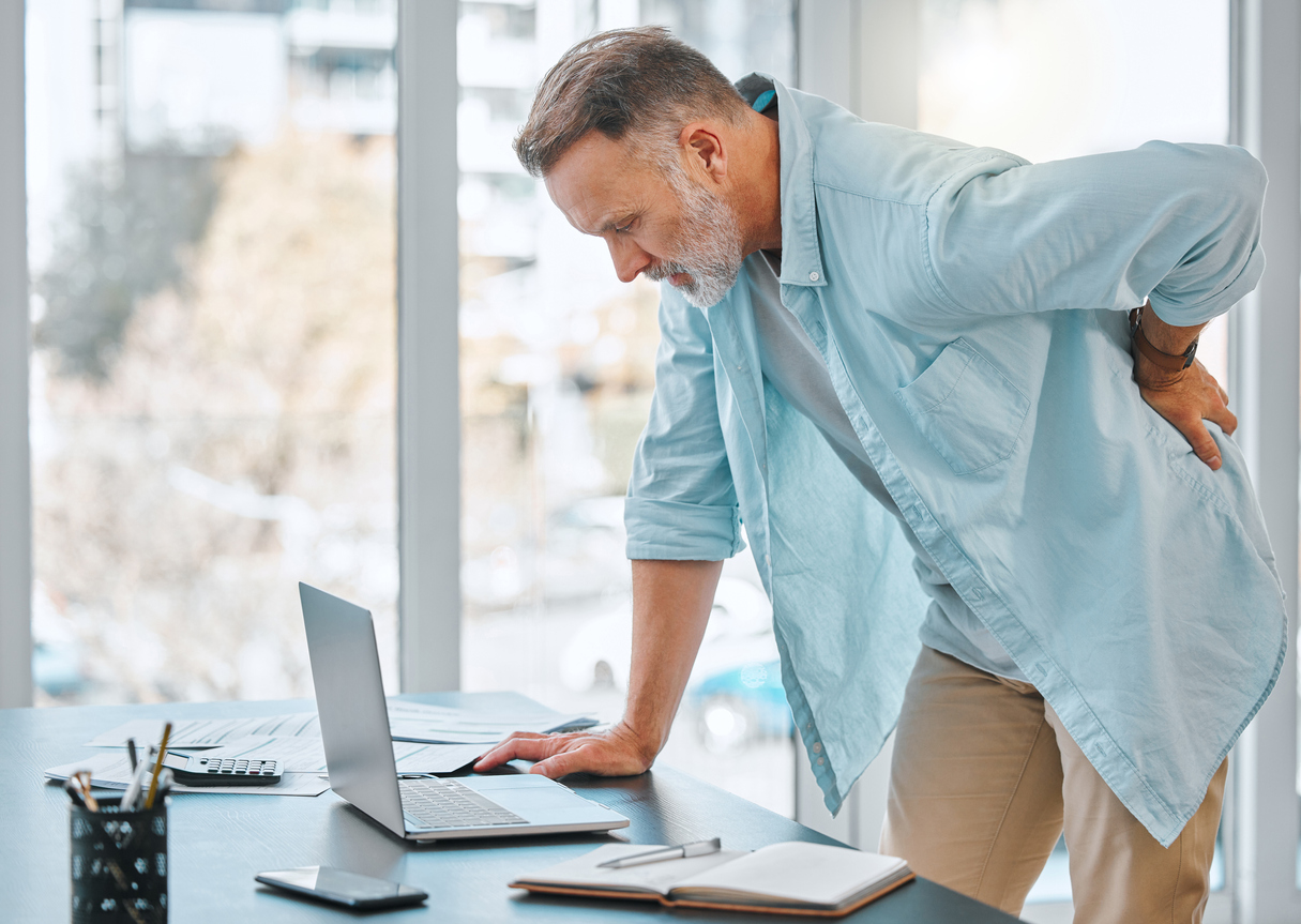 Middle back pain: causes, treatment, and exercises
