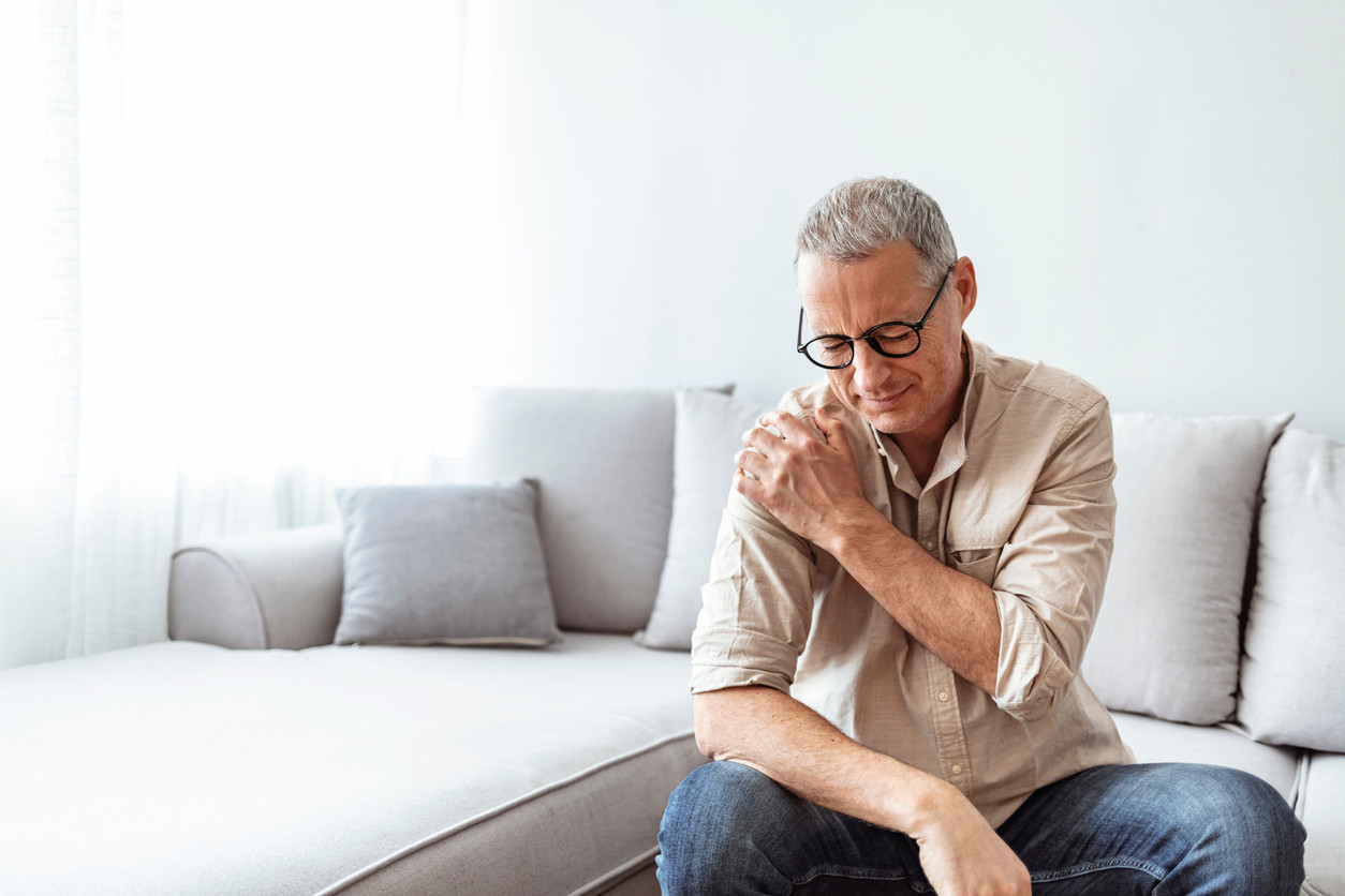 older-man-suffering-shoulder-bursitis