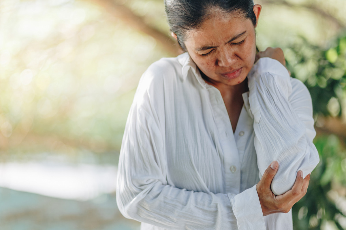 How to Treat Elbow Injuries, According to Physical Therapists