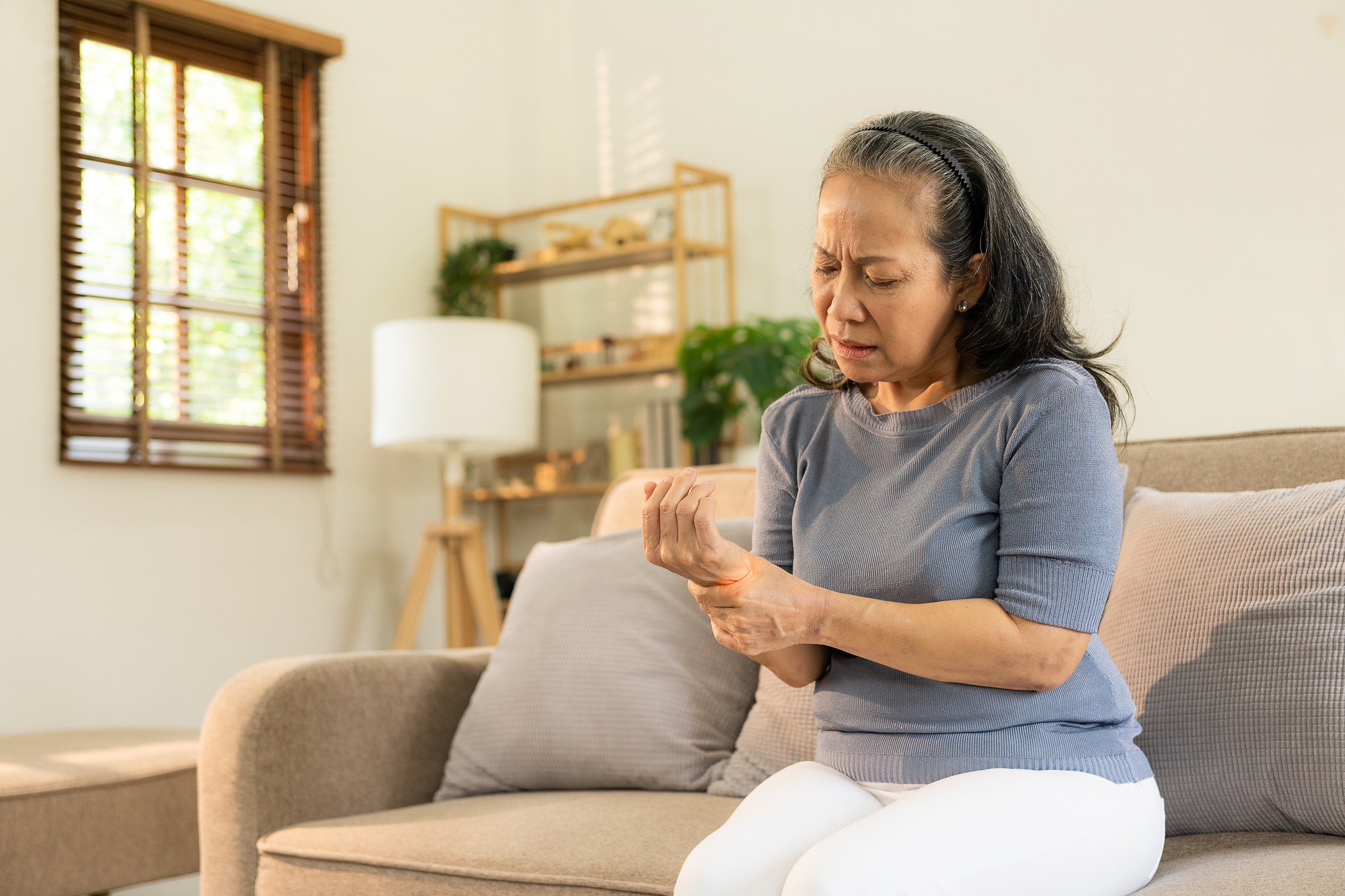 elderly-woman-holding-her-wrist-in-pain